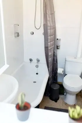 Basic Tek Büyük Yataklı Oda, Ortak Banyo