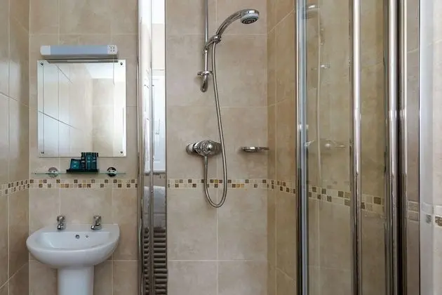 Üç Kişilik Oda, Özel Banyo