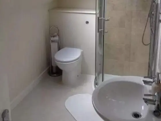 Tek Büyük Yataklı Oda, Ortak Banyo
