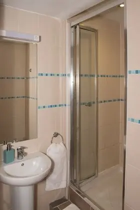 Family Dört Kişilik Oda, Ortak Banyo