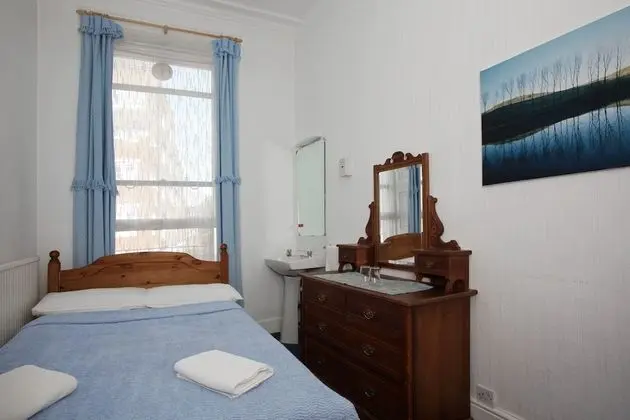 Tek Büyük Yataklı Oda, Ortak Banyo