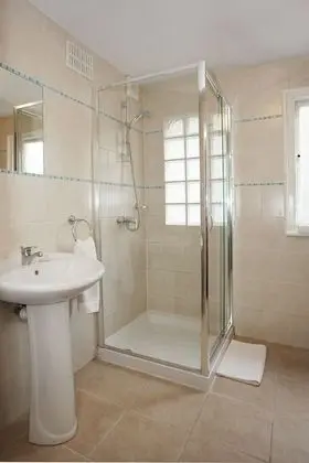 Tek Kişilik Oda, Ortak Banyo