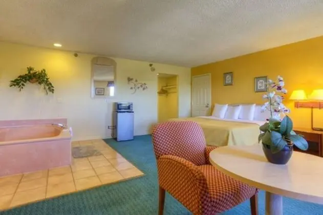 Süit, 1 En Büyük (King) Boy Yatak, Sıcak Su Küveti