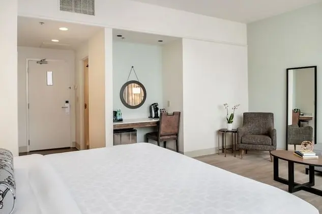 1 King Bed, Nonsmoking, Upgrade