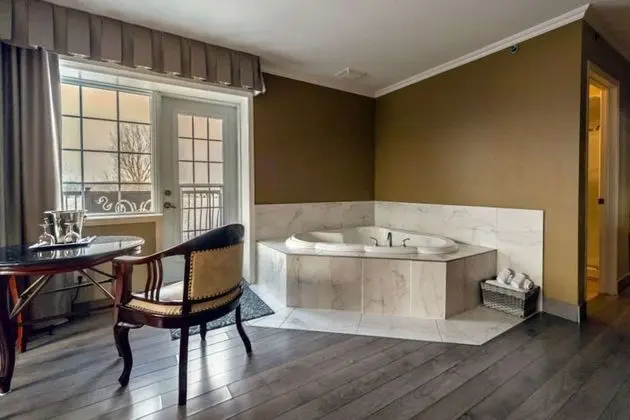 Deluxe Oda, 1 Büyük (Queen) Boy Yatak, Balkon, Göl Manzaralı