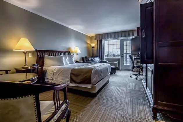 Superior Oda, 1 Büyük (Queen) Boy Yatak ve Çekyat, Balkon, Kısmi Göl Manzaralı