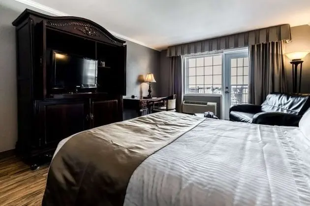 Superior Oda, 1 Büyük (Queen) Boy Yatak ve Çekyat, Balkon, Kısmi Göl Manzaralı