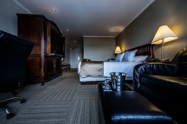 Superior Oda, 1 Büyük (Queen) Boy Yatak ve Çekyat, Balkon, Kısmi Göl Manzaralı