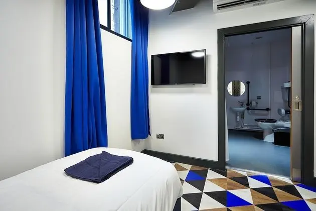 Private Twin Ensuite Room