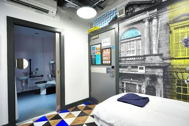 Private Twin Ensuite Room