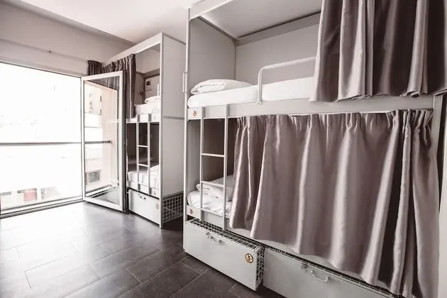 Bed in 8 Bed Dorm, shared bathroom