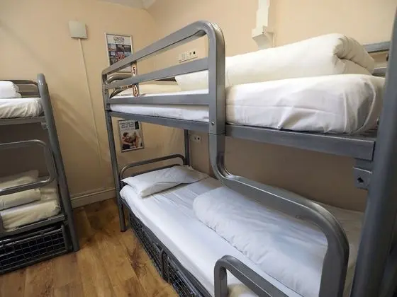 Bed in 6 Bed Female Dorm with Shared Bathroom