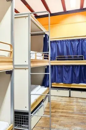 Bed in 18 Pod Dorm with Shared Bathroom