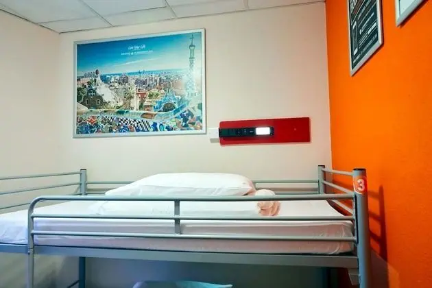 Bed in 4 Bed Dorm with Shared Bathroom