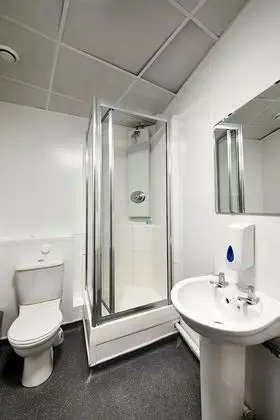 Tek Büyük Yataklı Oda, Banyolu/Duşlu