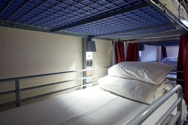 Bed in 9 Bed Female Dorm with Shared Bathroom