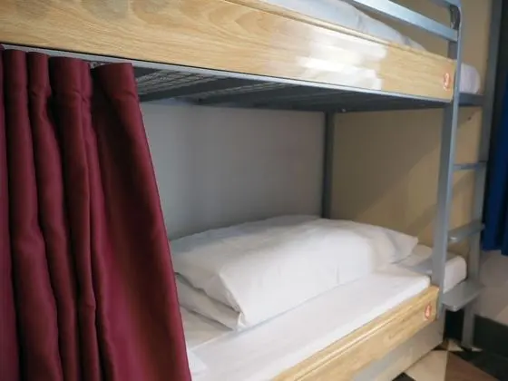 Bed in 4 Bed Mixed Dorm with Shared Bathroom