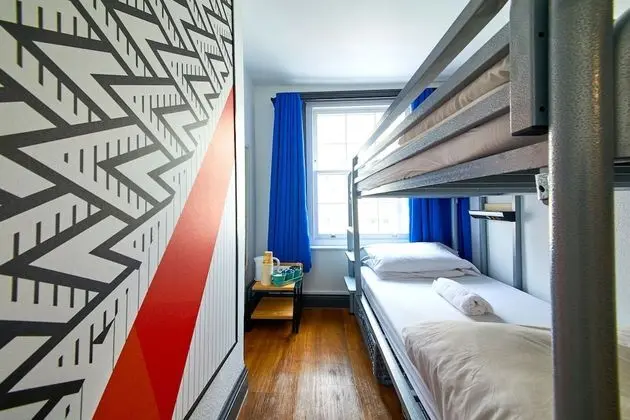 Tek Büyük Yataklı Oda, Sadece kadınlar için (2 Bunk Female Room)