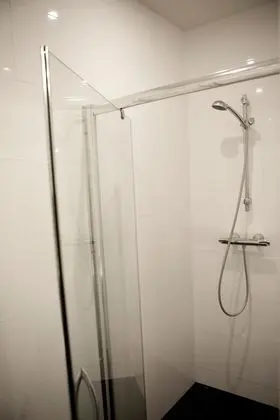 Dört Kişilik Oda, Özel Banyo