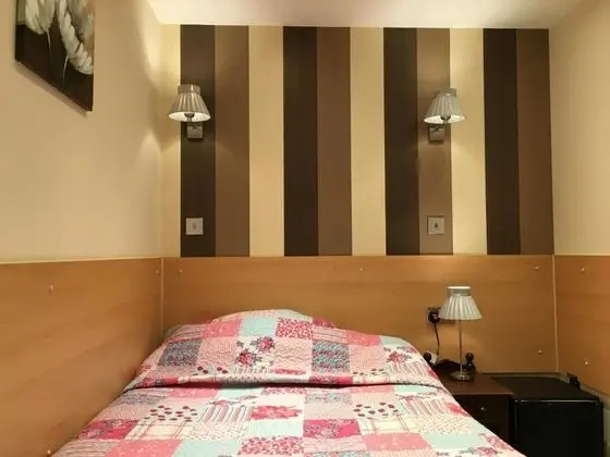 Standard Tek Büyük Yataklı Oda