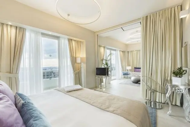 Deluxe Suite with Corner Balcony and Panoramic Acropolis View