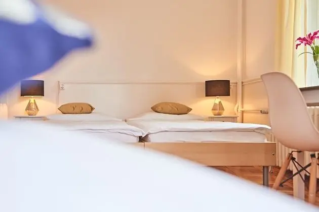 Üç Kişilik Oda, Ortak Banyo