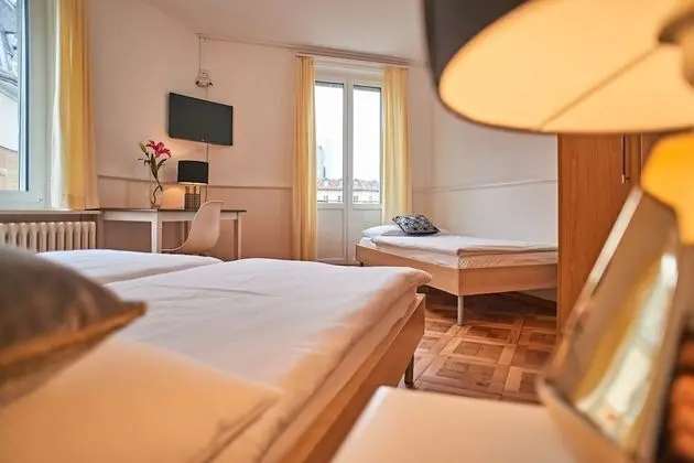 Üç Kişilik Oda, Ortak Banyo