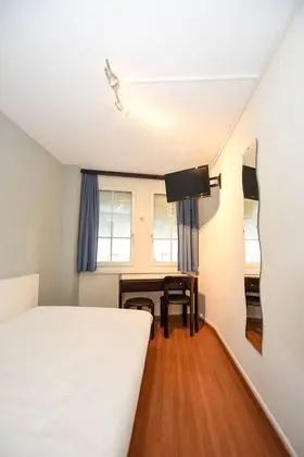 Tek Kişilik Oda, Ortak Banyo