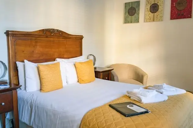 The Georgian Double (dog friendly)