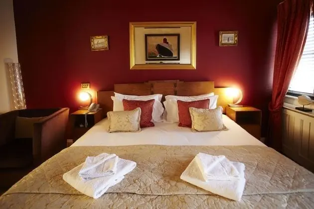 Georgian Suite (not dog friendly)