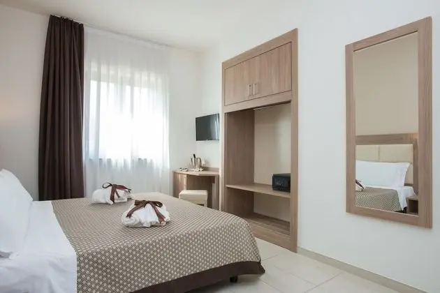 Büyük Yataklı Tek Kişilik Oda