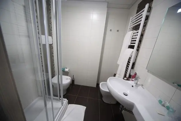 Büyük Yataklı Tek Kişilik Oda