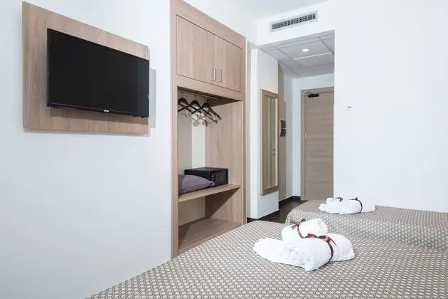 Tek Büyük veya İki Ayrı Yataklı Oda