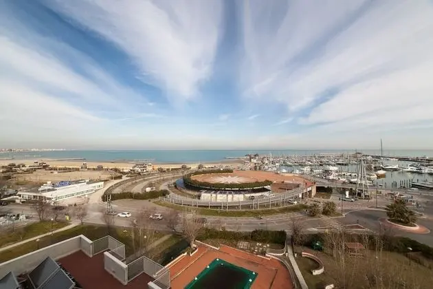Dört Kişilik Oda, Deniz Manzaralı