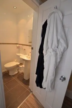 Oda, 1 En Büyük (King) Boy Yatak, Banyolu/Duşlu, Deniz Manzaralı (1st Floor)