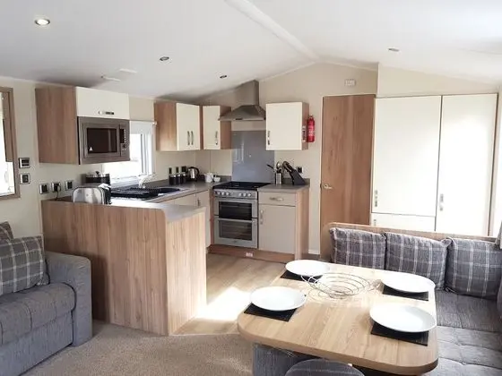 Oda, 2 Yatak Odası (Gold Caravan Lodge with Balcony)