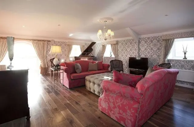 Süit, 1 En Büyük (King) Boy Yatak, Sigara İçilmez, Küçük Mutfak