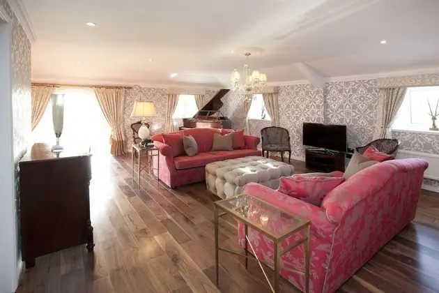 Süit, 1 En Büyük (King) Boy Yatak, Sigara İçilmez, Küçük Mutfak