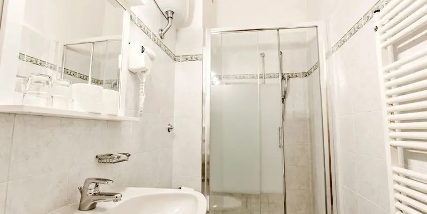 Economy Tek Büyük veya İki Ayrı Yataklı Oda, Özel Banyo (External)