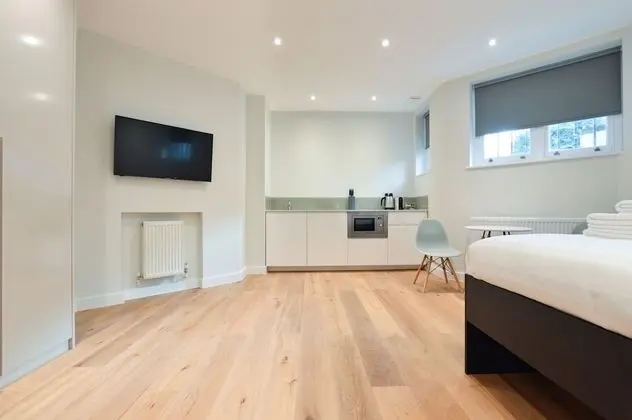 Lower Ground Floor Deluxe Studio
