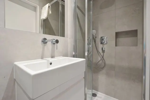 Lower Ground Floor Deluxe Studio