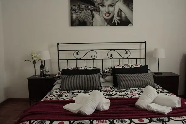 Büyük Yataklı Tek Kişilik Oda