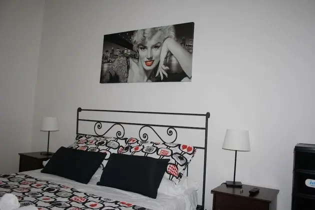 Büyük Yataklı Tek Kişilik Oda