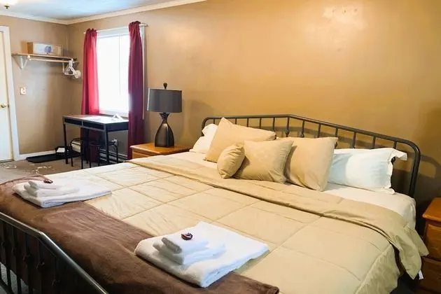 King Bed Riverfront Suite