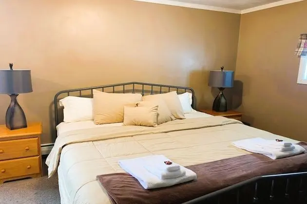 King Bed Riverfront Suite