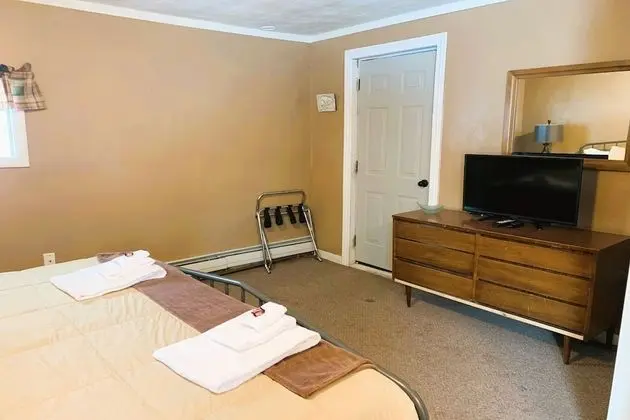 King Bed Riverfront Suite