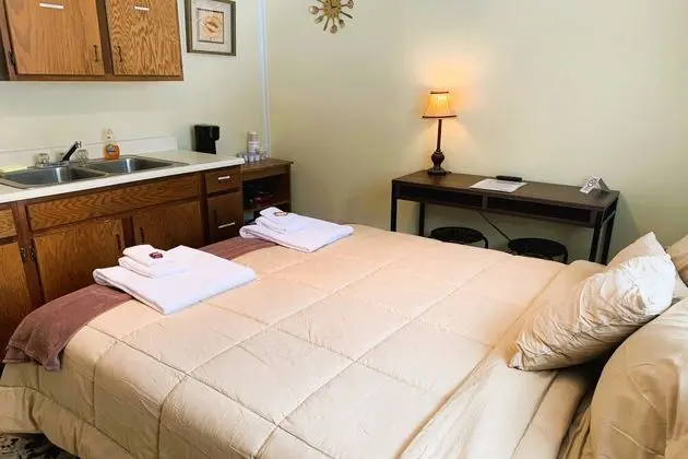 King Bed Riverfront Suite with Kitchenette