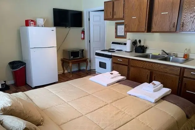 King Bed Riverfront Suite with Kitchenette