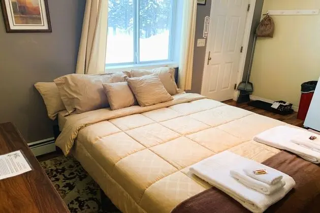 Queen Bed Riverfront with Kitchenette