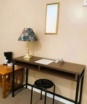 Queen Bed Riverfront with Kitchenette